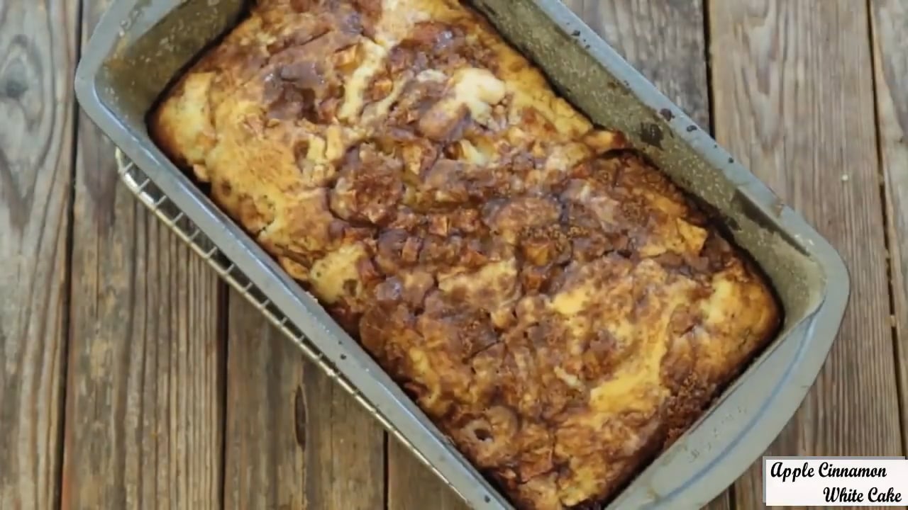 Apple cake with cinnamon